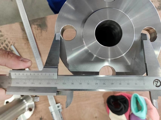شظايا الفولاذ المكون من سبائك النيكل ASME / ANSI B16.47 L304 RF LWN