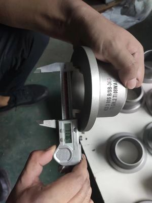 ASTM B366 مزورة الصلب التوصيل 4 "ذكر الخيوط الأنابيب التوصيل سبائك الصلب الأنابيب المناسب