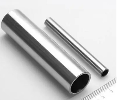 AISI / SATM316 L أنابيب الفولاذ المقاوم للصدأ غير الملحومة ASME B36.19M NPS1 / 4 ، Sch10s