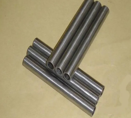 سبائك الصلب CuNi 9010 ASTM B467 أنابيب غير ملحومة قطرها 20 "Sch40s
