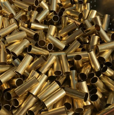 أنابيب نحاسية UNS C-27200 أحمر. 12.70 × 0.79 ملم متوسط ​​الصلابة وفقًا لـ ASTM B-135 على قضبان 5،800 مم
